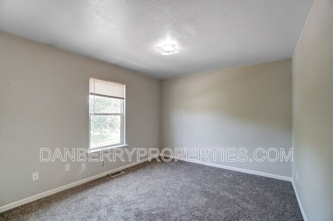 Building Photo - 3618 Willow Run Dr