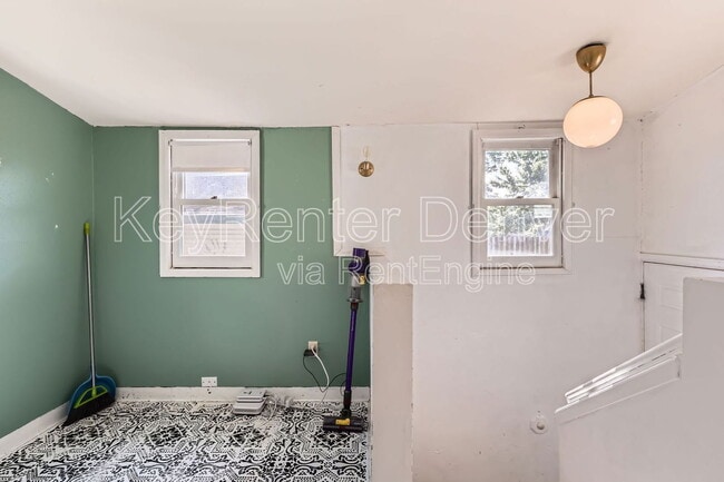 Building Photo - 890 Depew St