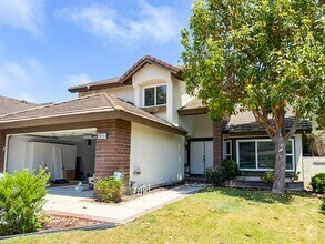 Building Photo - Stunning Remodeled Home in Dana Woods – Co...