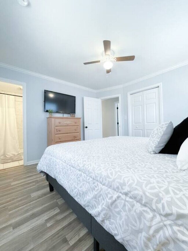 Building Photo - 3830 Manchester Dr