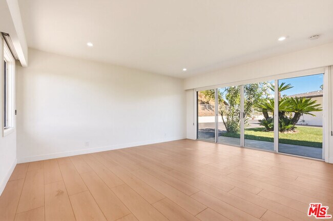Building Photo - 1682 Larco Way