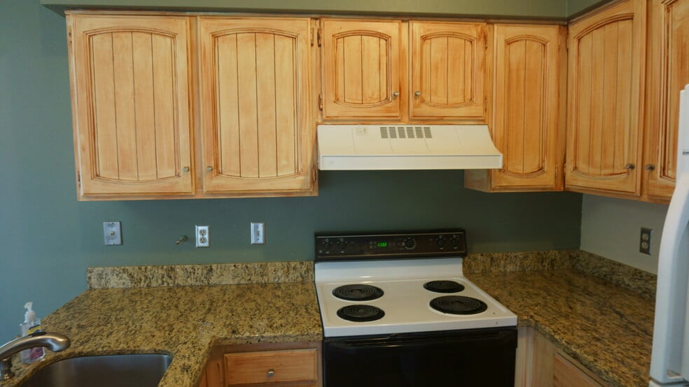 Stove - 3304 S Parkside Dr