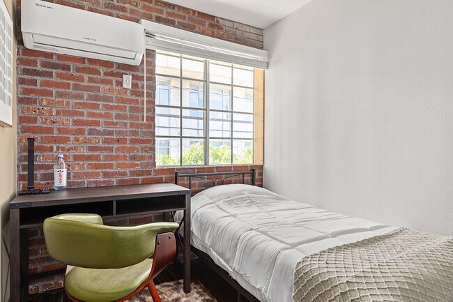 Building Photo - 10777 Ashton Ave