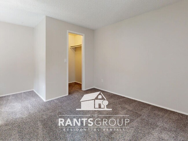 Building Photo - Charming 1-Bed / 1-Bath Townhome in Lacey!
