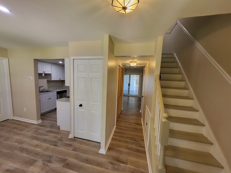 Entry Way - 152 Seagull Dr