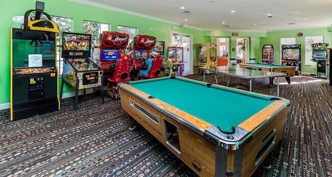 Building Photo - 8212 Fan Palm Way