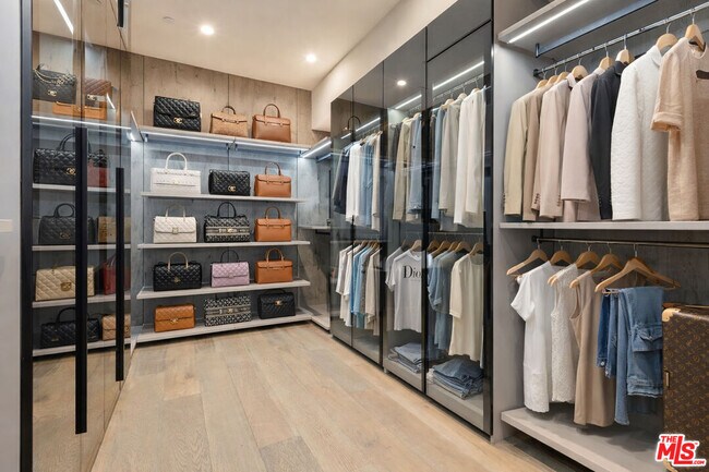 Building Photo - 6361 Drexel Ave