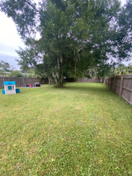 Building Photo - 652 South St