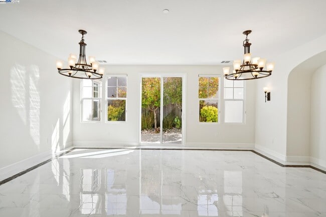 Building Photo - 454 Bengali Ct