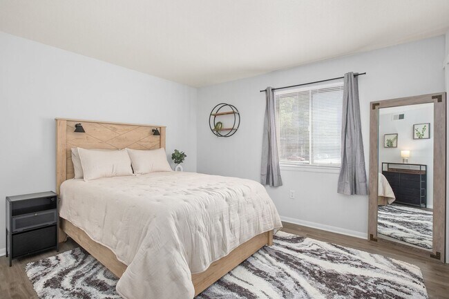 Building Photo - Furnished 1-Bedroom Condo with Modern Upda...