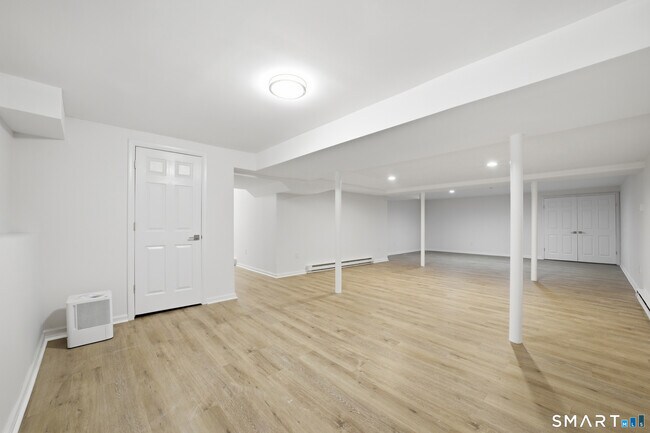 Building Photo - 21 Deepwood Rd