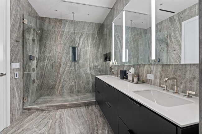 Building Photo - 14 W Superior St