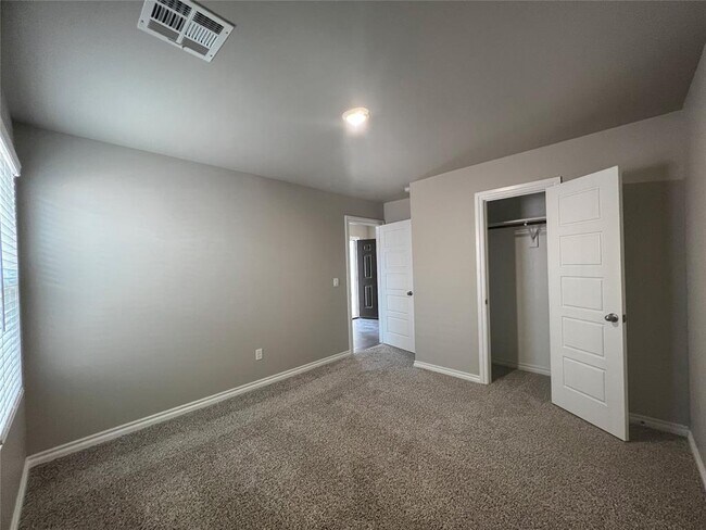Building Photo - 2745 Dennis Dr