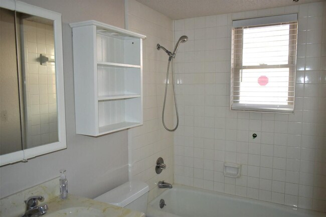 Building Photo - 8405 Fremont Ave