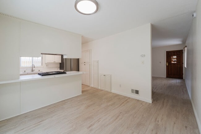 Building Photo - North Redondo 3 bedroom