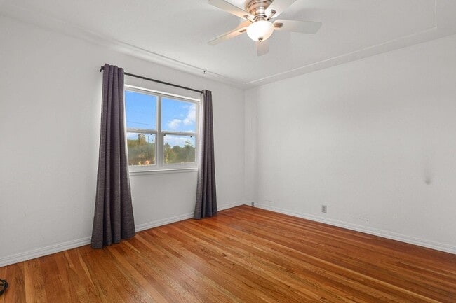 Building Photo - Large Family Home