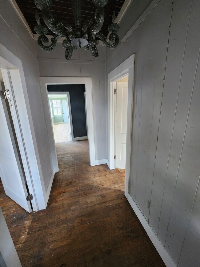 Building Photo - 517 Lasalle St