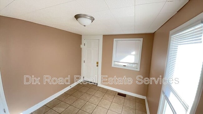 Building Photo - 1219 Azel Ave