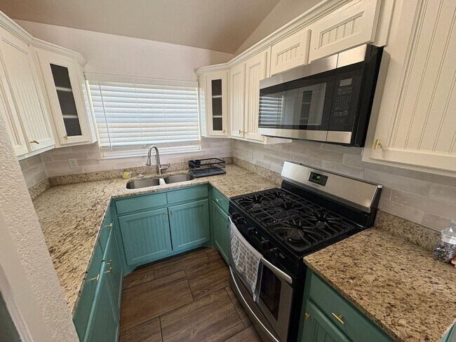 Building Photo - Lower valley duplex for rent