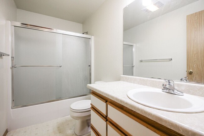 Building Photo - 2743 SW Jasmine Pl