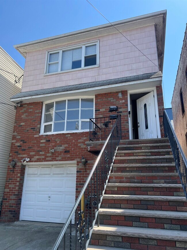 Building Photo - 304 Columbia Ave