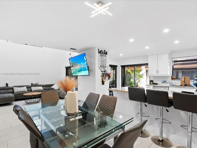 Building Photo - 3400 Emerald Oaks Dr