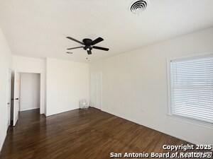 Building Photo - 1214 Sutton Dr