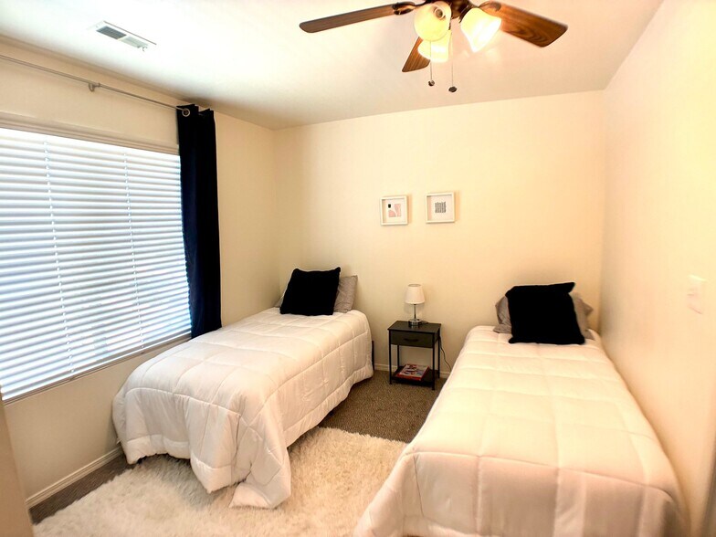 Building Photo - 3426 W Willow Trail Loop