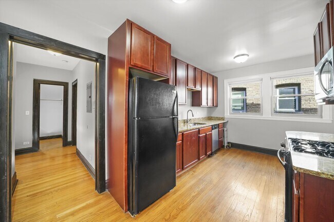 Building Photo - 1925b Grove Ave