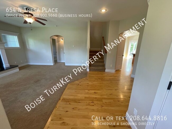Building Photo - 654 N Tresa Pl