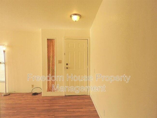 Building Photo - 2770 Rio Rico Dr