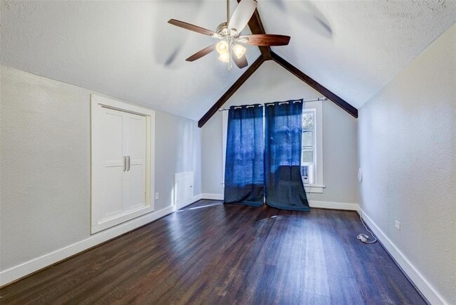Building Photo - 1313 Peden St