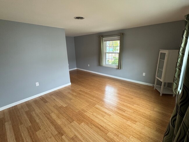 Building Photo - 10 Springfield Est