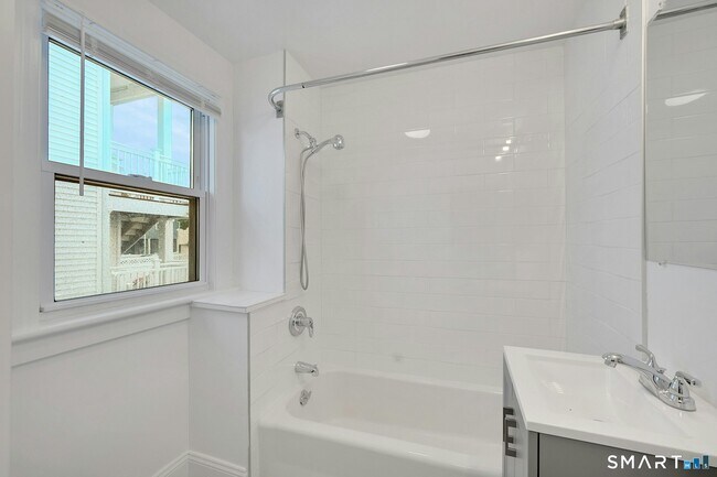 Building Photo - 125 Tunxis Hill Rd
