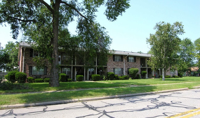 Building Photo - Tenneyson Lawn Apts