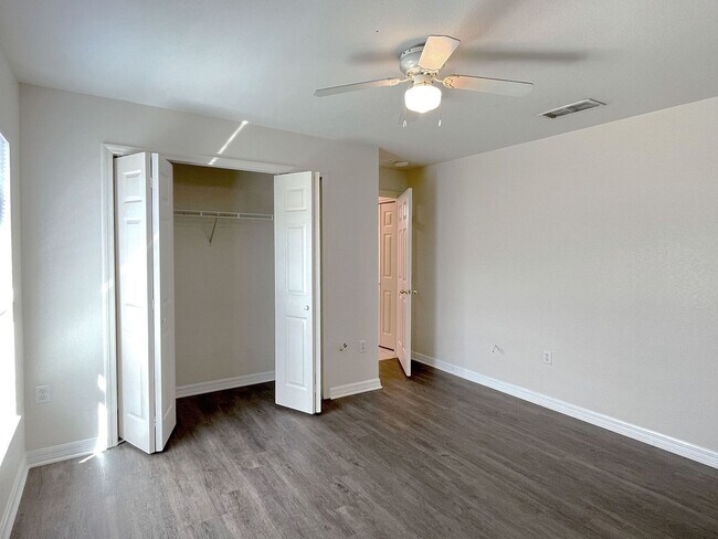Building Photo - Three-Bedroom Home near Lake Elbert