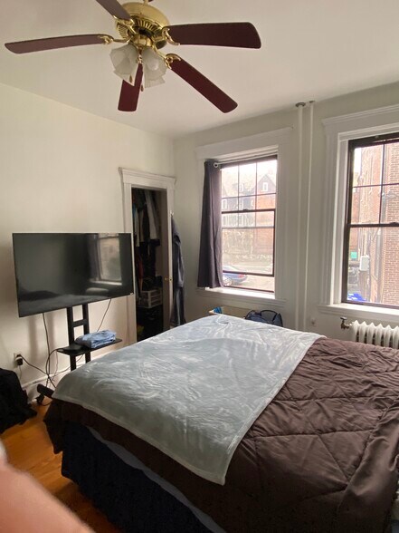 Building Photo - 6 Sutherland Rd