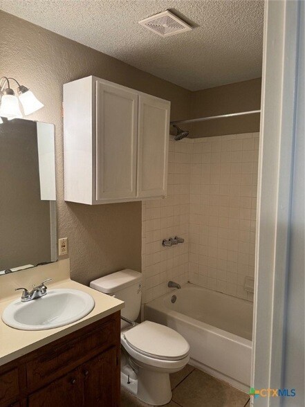 Building Photo - 1713 Mona Dr