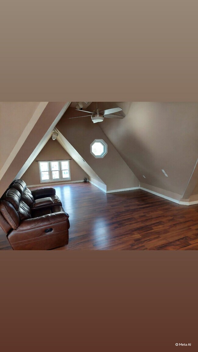 Building Photo - 370 E 1700 S