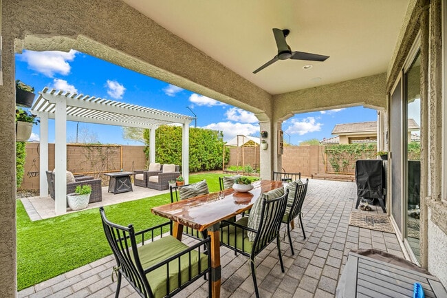 Building Photo - 14462 W Artemisa Ave