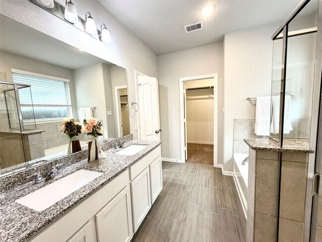 Building Photo - 8319 Divot Trce