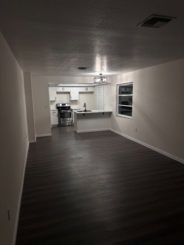 Building Photo - 3100 Thomas Rd