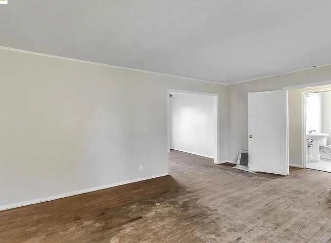 Building Photo - SINGLE FAMILY HOME