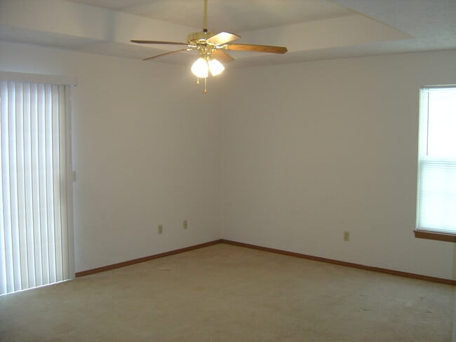 Primary Photo - 2151 N Ave B