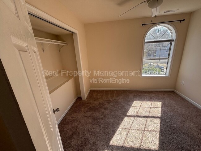 Building Photo - 459 Charter Oak Dr