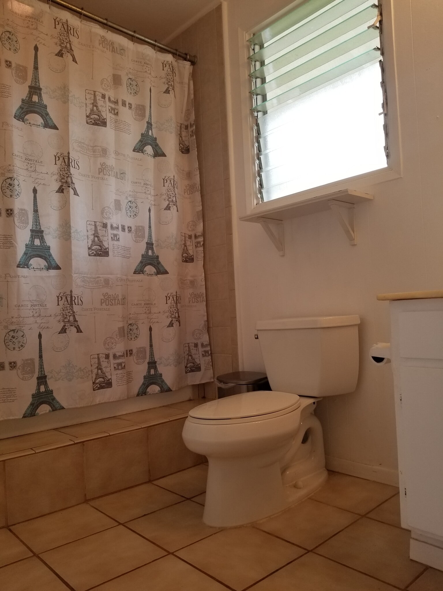 full shower/tub sink vanity. solar HOT water. - 1675 Malakia Street Unit #2