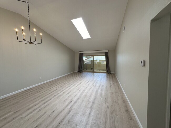 Building Photo - Enjoy Resort-Style 55+ Living in This Bright Camarillo Home