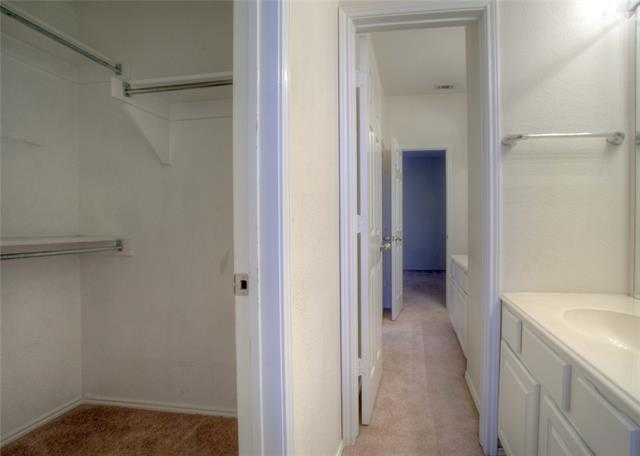 Building Photo - 11161 Balcones Dr
