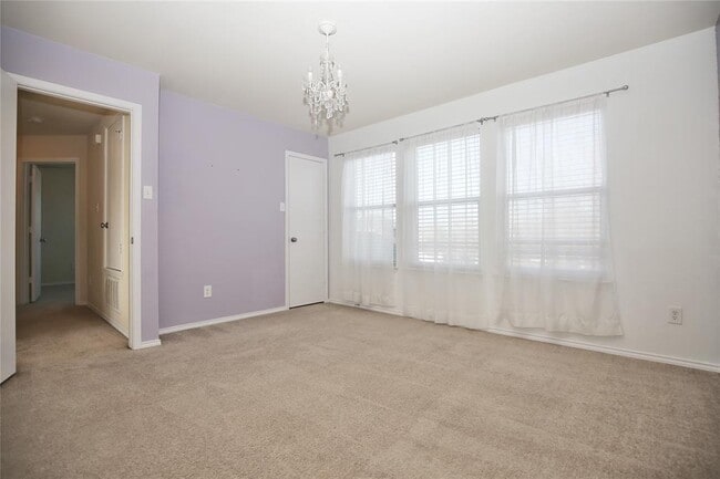 Building Photo - 213 Rim Rock Dr