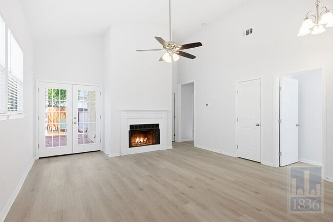 Building Photo - 2104 Cervin Blvd